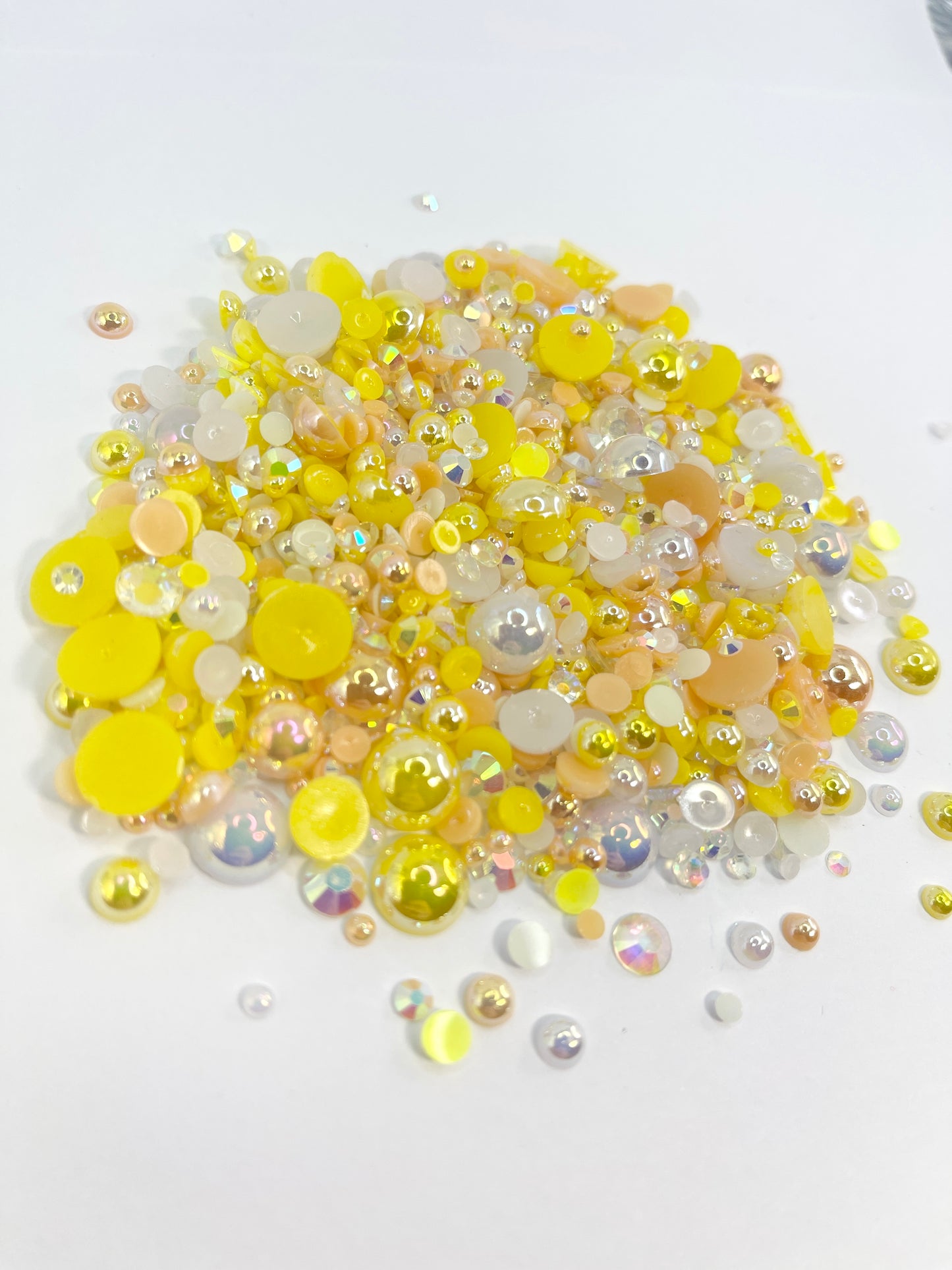 Chickadee Flat Back Pearl/ Rhinestone Mix 50g